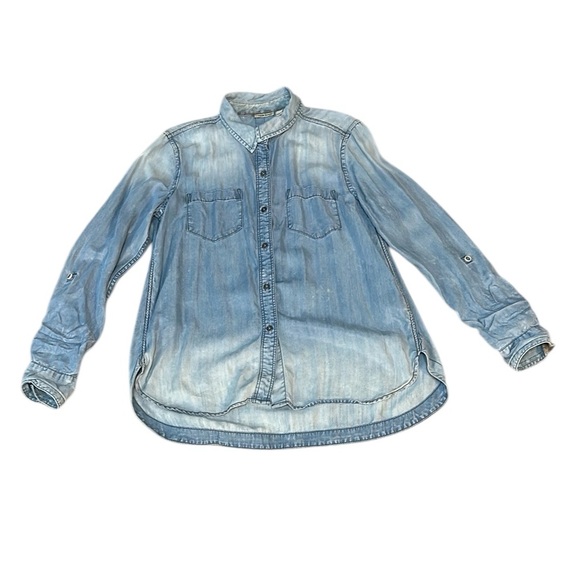 Anthropologie Tops - Anthropologie Holding Horses Chambray Button Down Shirt